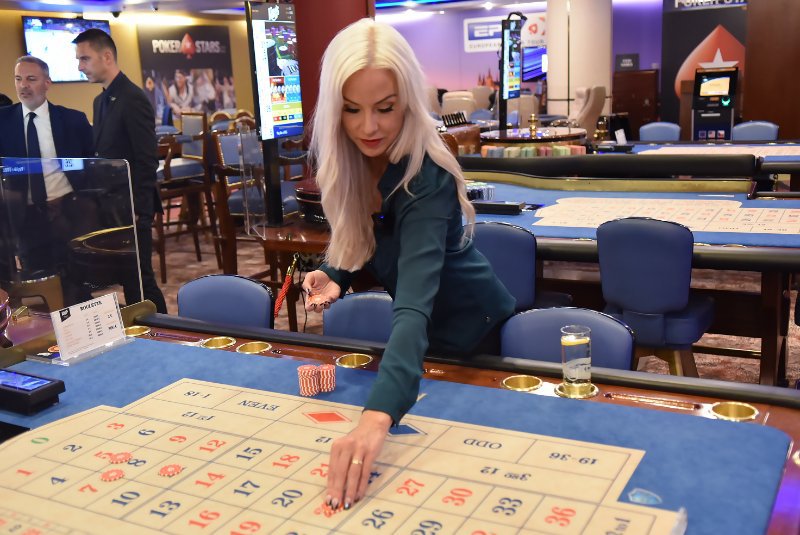 Lady Diamond aan de roulette in King's casino praag.JPG