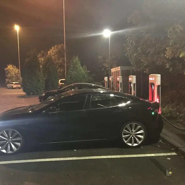 Tesla Oplaad Punt