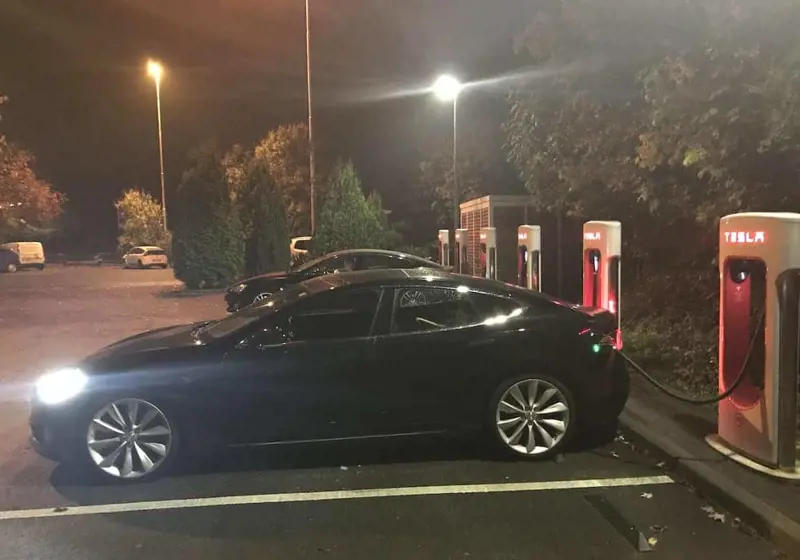 Tesla Oplaad Punt