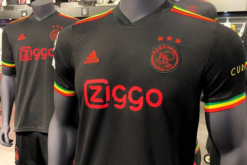 Het Derde Shirt Van Ajax Leverde De Club Ettelijke Miljoenen Aan Merchandise Omzet Op