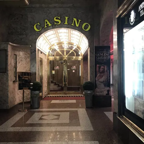 Entree Ambassador Casino