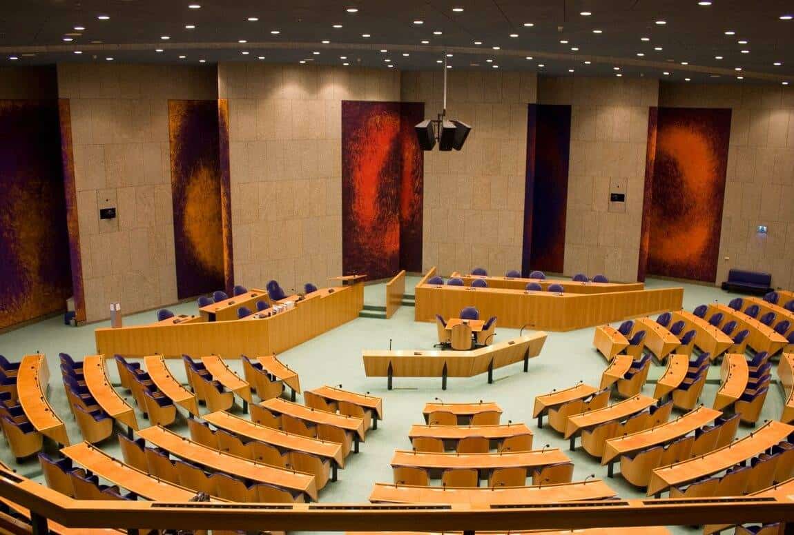 Hoeveel verdienen leden in de tweede kamer? Hoeveel verdienen leden in de tweede kamer?