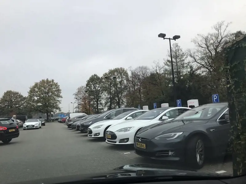 Vol Tesla Oplaadcentrum