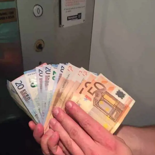 Geld In Lift Knokke