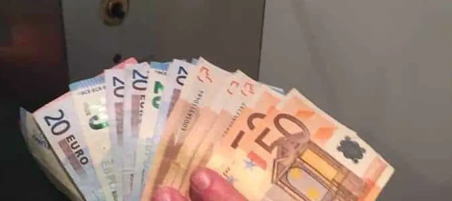 Geld In Lift Knokke