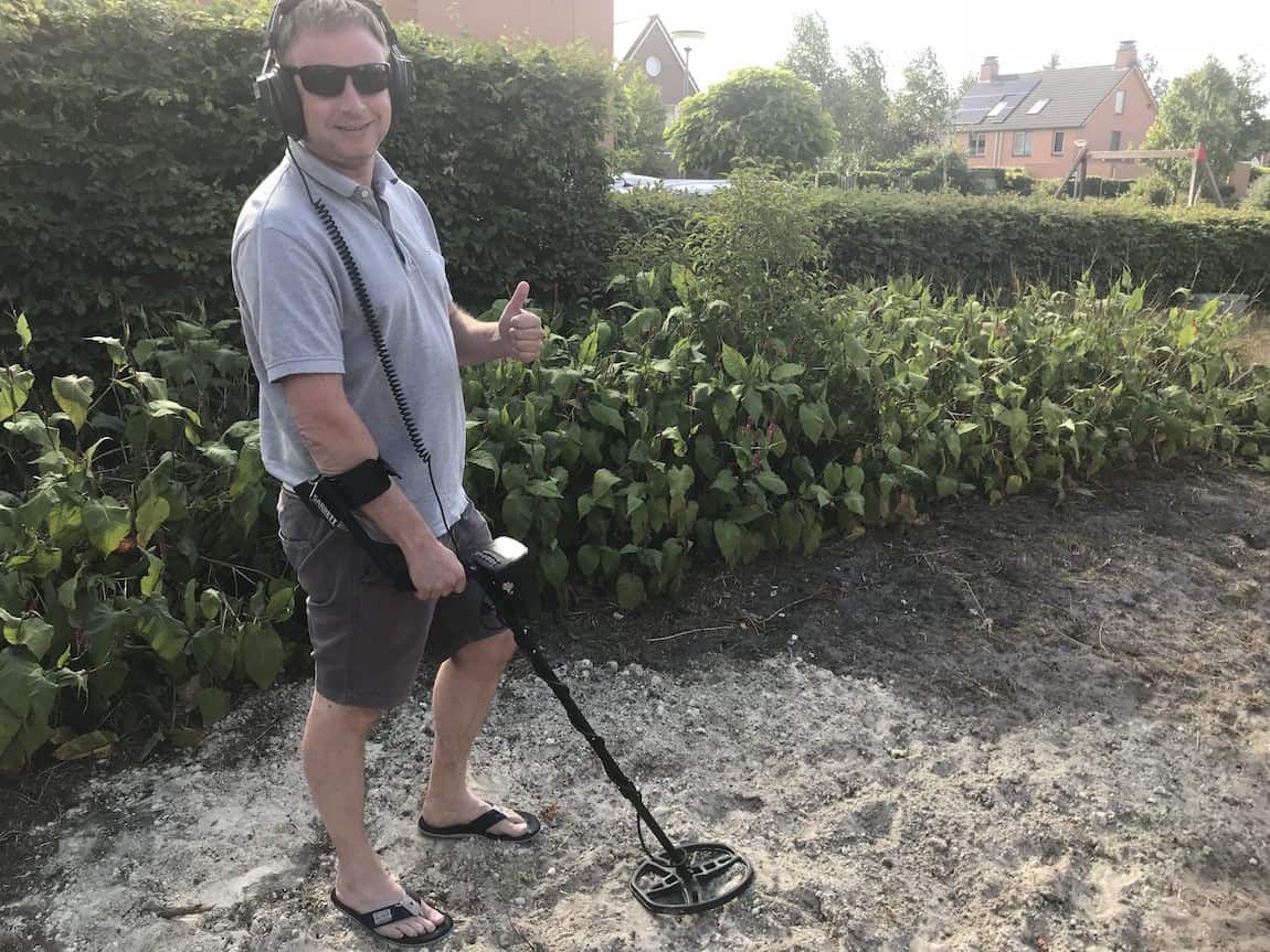 Armijn Met Metaaldetector