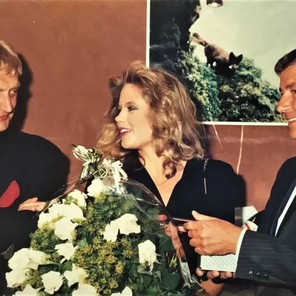 Hoofdfoto PR Manager Ed Blansjaar Miss Universe 1989 Angela Visser En Casino Directeur Zwonco Steiner